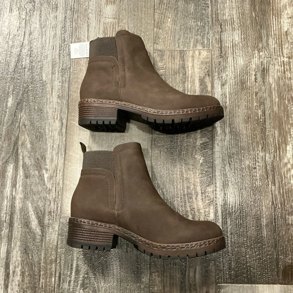 Elegant Brown Ankle Booties Size 8